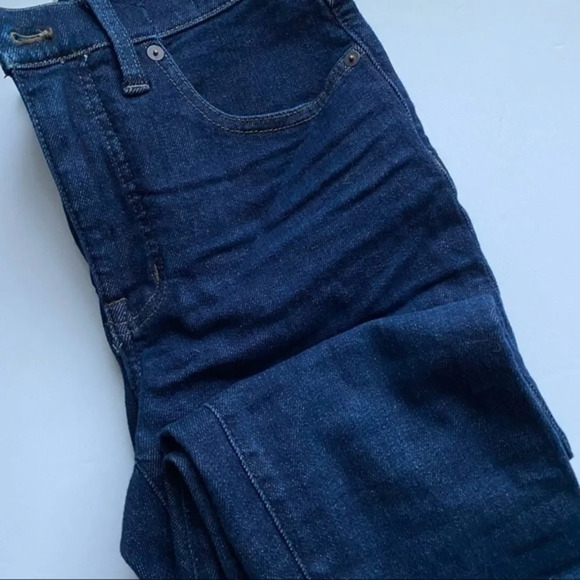 Madewell • 9" Mid-Rise Skinny Jeans in Orland Wash: TENCEL™ Denim Edition - Picture 4 of 9